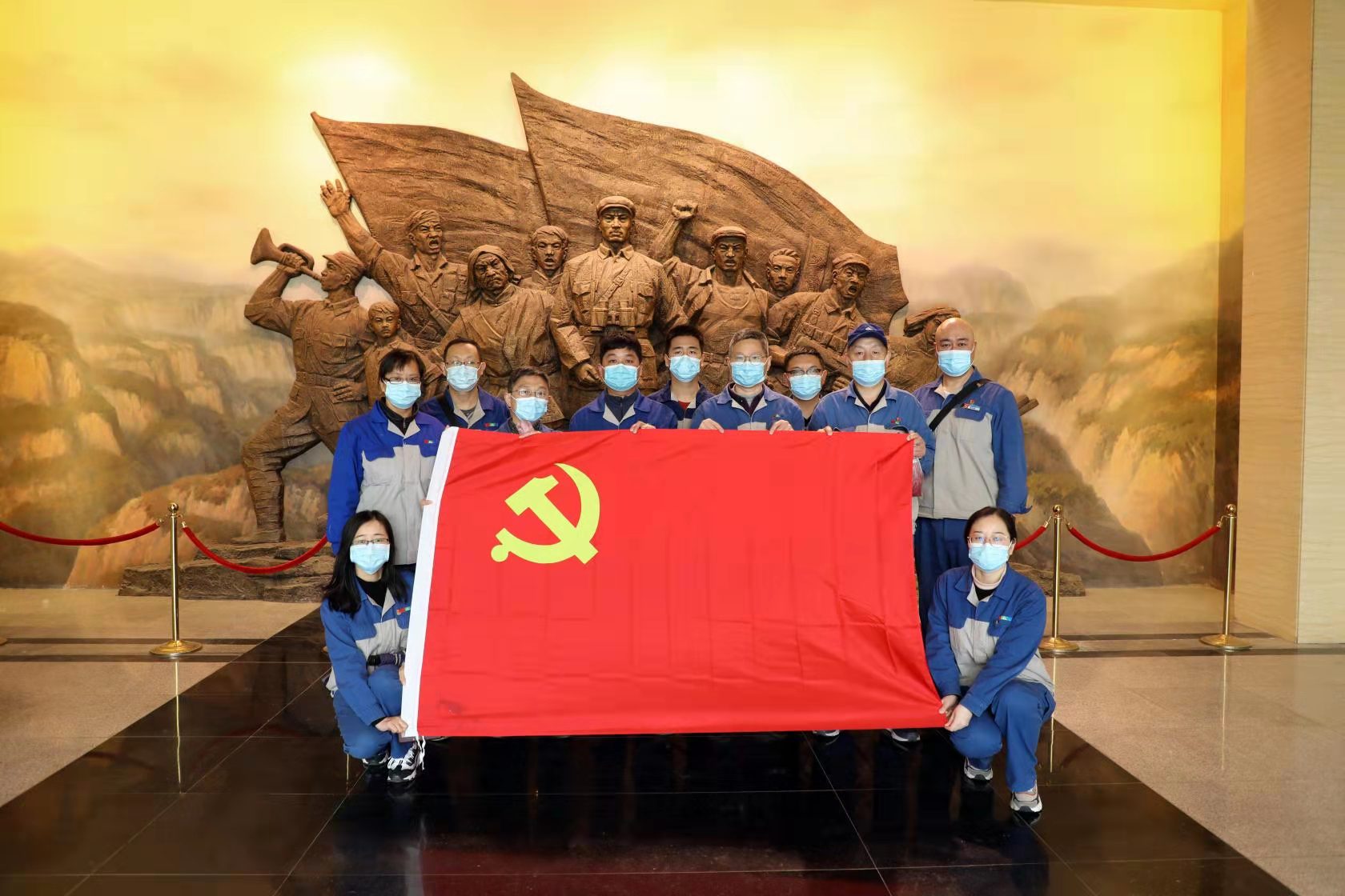 疏雨洗清明 芳菲祭英烈—— 安彩高科開展“學黨史、祭英烈、傳精神”主題活動